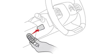 Citroen C4. Starting/Switching off the engine with Keyless Entry and Start